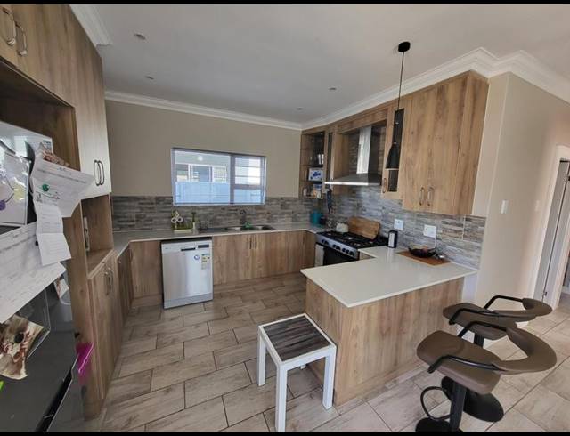 3 BEDROOM PROPERTY TO RENT IN LORRAINE